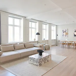 2br In Vibrant & Colourful Nyhavn København